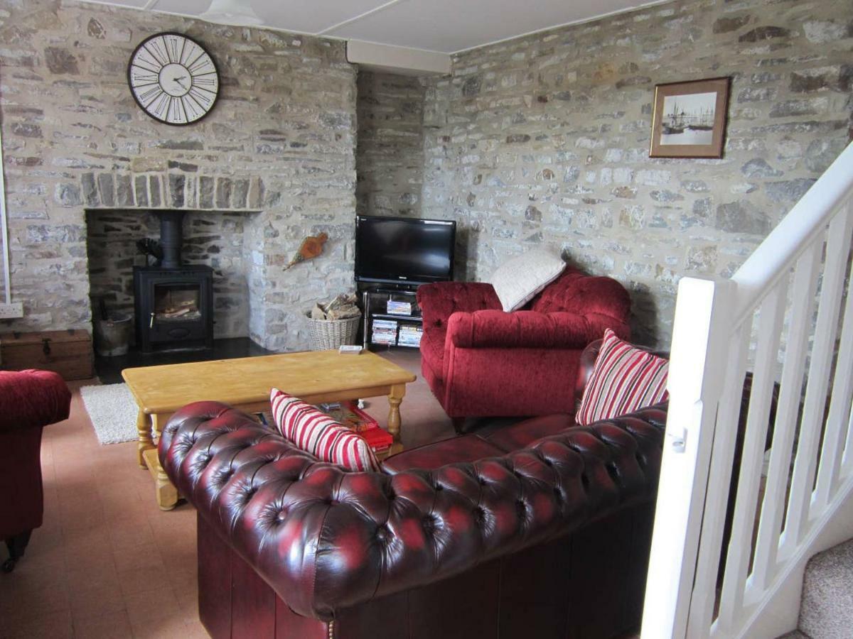 Ffyllon Fawr * Henfynyw Upper